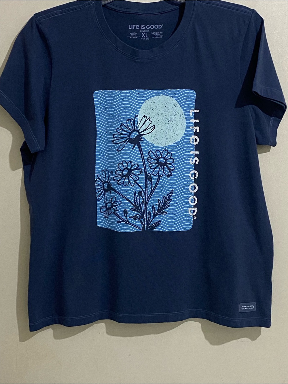 Life is Good Women’s Navy Graphic Short-Sleeve Tee - Floral Moon